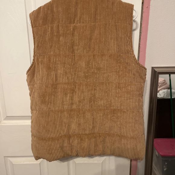Vest - Picture 2 of 5